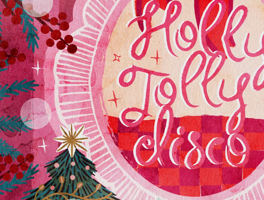 Gezellige woonkamer met een opgehangen kerst aftelposter, omringd door feestelijke kerstdecoratie zoals een kerstboom